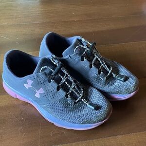 Girls Under Armour Light Purple Shoes Size 3.5